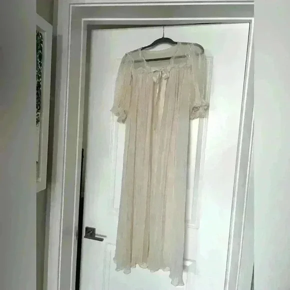 Vintage coquette Chiffon Coverup - Picture 3 of 3